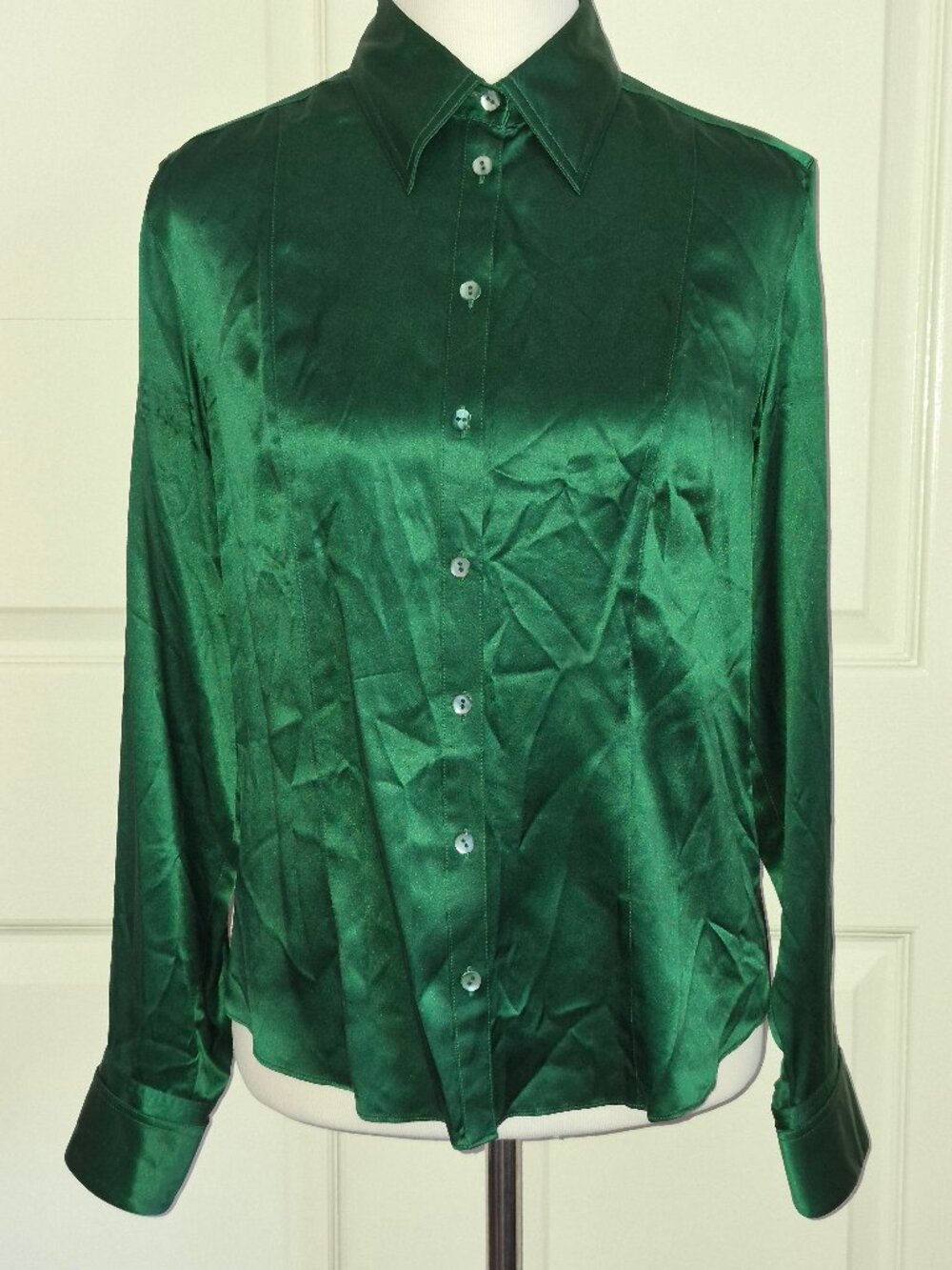 Starington Womans Green 100% Silk Button Up Long Sleeve Collared Shirt Size 8